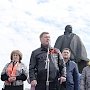 Лидеры новосибирских коммунистов поздравили горожан с Днем международной солидарности трудящихся