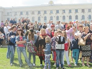 В центре Симферополя освятили 500-килограмовую пасху, привезенную с Дона в дар жителям столицы Республики Крым