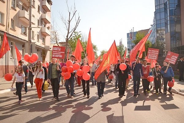 Первомайское шествие и митинг в Астрахани