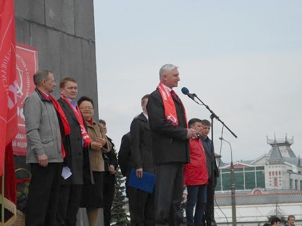 Депутат Госдумы Николай Рябов принял участие в первомайском шествии и митинге КПРФ в Нижнем Новгороде