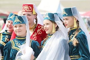 В Крыму отмечают крымскотатарский национальный праздник весны, благополучия и хорошего урожая «Хыдырлез»