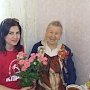 Дагестан. Депутат Гульнара Миятлиева вместе с комсомольцами поздравили ветерана труда