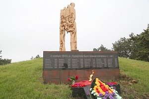 Владимир Константинов почтил память жителей с.Курортное Белогорского района, заживо сожженных фашистами в ноябре 1943 года