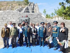 В Крыму торжественно открыли мемориальную доску в память о военных связистах