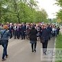 Сотни крымчан принесли свечи к мемориалу на месте концлагеря «Красный» (ФОТО, ВИДЕО)