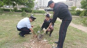 Севастопольские полицейские приняли участие в эколого-патриотическом проекте «Лес Победы» (видео)