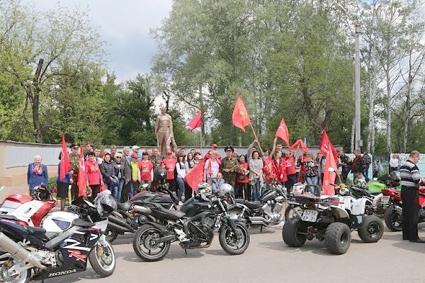 Белгородская область: Молодые коммунисты и комсомольцы Валуйского района провели массовый мотопробег, посвящённый 71-й годовщине Победы