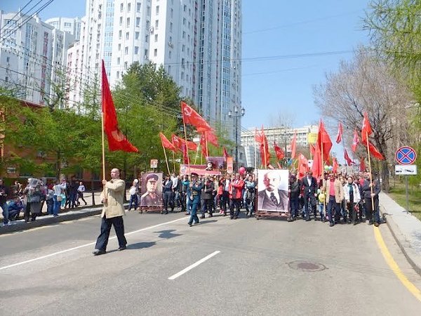 Хабаровск. День Победы под красными знаменами