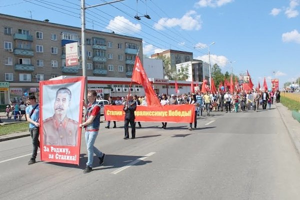 В центре Пензы в День Победы прошёл Сталинский марш