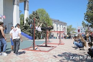 В Керчи прошла акция по отжиманию от земли «Рекорд Победы»