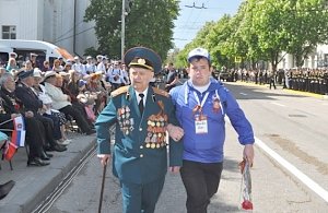 300 волонтеров помогали ветеранам в День Победы