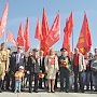 Санкт-Петербург. Коммунисты и комсомольцы возложили венок и цветы на Пискаревском мемориальном кладбище