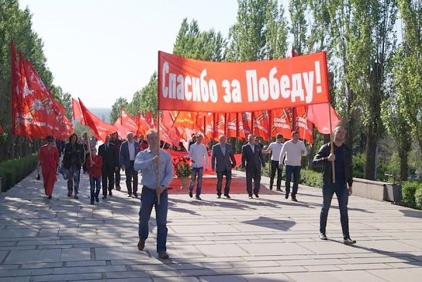 В День Победы сталинградские коммунисты почтили память героев Великой Отечественной войны