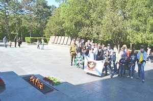 Крымские таможенники почтили память освободителей в городе-герое Севастополе