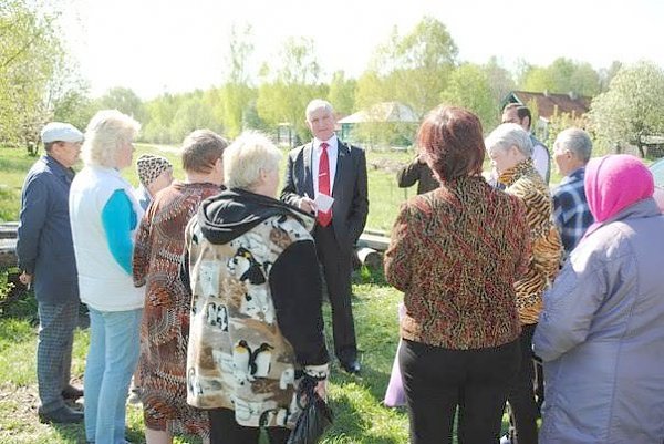 Депутат-коммунист Николай Рябов встретился с жителями деревни Родиониха Навашинского района Нижегородской области