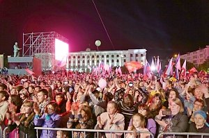 Жителей и гостей крымской столицы с Днем Победы поздравил оркестр культурного центра МВД по Республике Крым