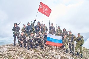 В Крыму спецназовцы посвятили восхождение на гору Чатыр-Даг Дню Победы в Великой Отечественной войне