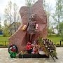Новгородские коммунисты взяли на контроль ситуацию с разрушающимся памятником в деревне Лычково