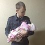В Ленинском районе полицейские забрали у пьяной матери двух малышей