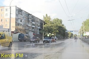 В Керчи две легковушки догнали друг друга на пешеходном переходе