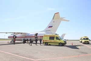Спецборт МЧС России совершает санитарно-авиационную эвакуацию троих больных из Крыма