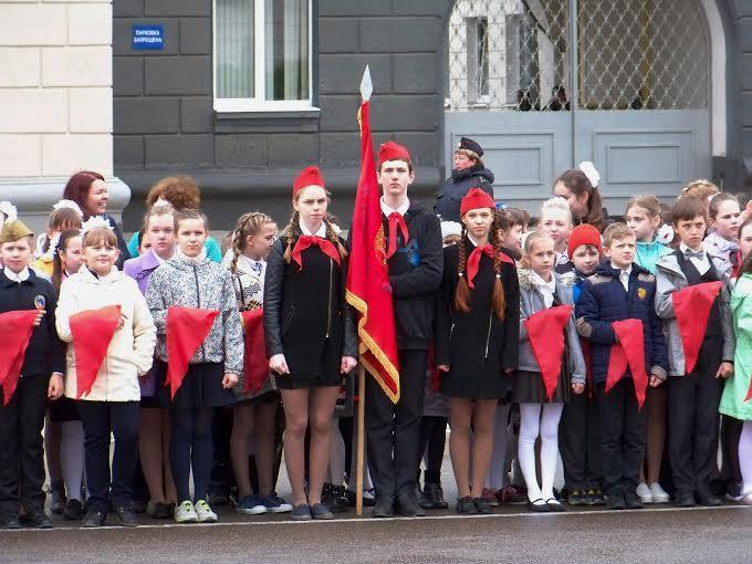 Пионерская орел. Орловская Пионерская организация Орлята. Рассказово-в волк-СОШ 36 мероприятие 100 лет пионерии. Значок юниоров Орловская область Пионерская организация Орлята. Картинки Пионерия Орловской области Орлята.