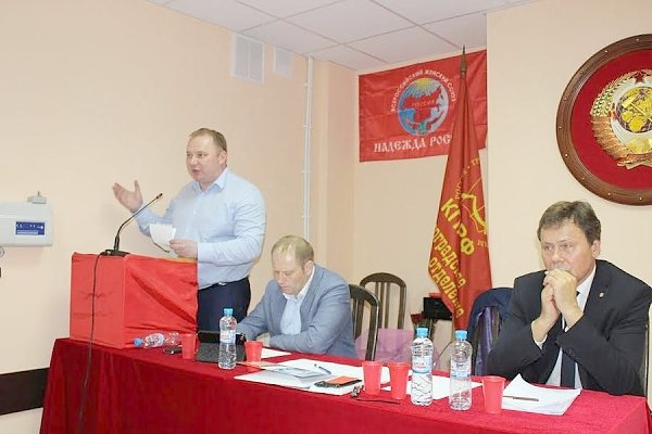 Конференция сталинградских коммунистов подвела итоги работы за два года и выбрала делегатов на Съезд КПРФ