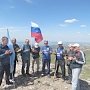 “Миллифирковцы” и ветераны НДКТ в десятый раз совершили восхождение на Чатыр-Даг. Под российским флагом