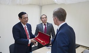 Александр Горовой провел рабочую встречу с Министром-координатором по вопросам политики, права и безопасности Индонезии