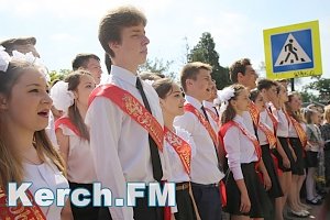 Писарев и Дахин побывали на последнем звонке в школе Короленко