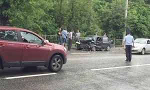 На трассе под Симферополем лоб в лоб столкнулись две легковушки