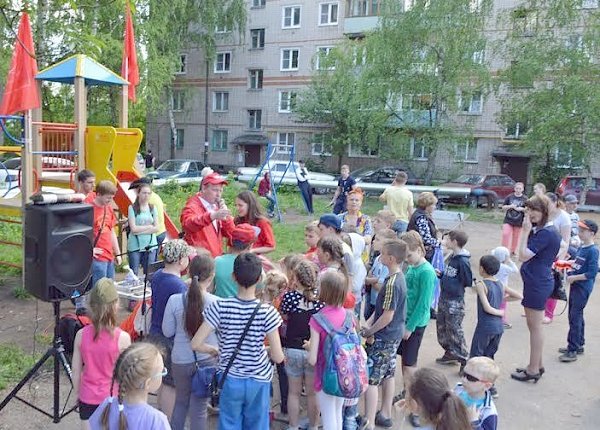 Коммунисты и комсомольцы Иваново провели праздник для детей