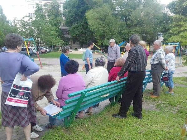 Белгород. Депутаты-коммунисты проводят встречи с избирателями во дворах