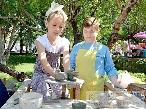 Главный крымский праздник по случаю Дня защиты детей прошёл во Дворце детского и юношеского творчества в Столице Крыма