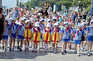 Первый «Парад дошколят» в Ялте собрал полтысячи детей