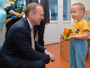 Константин Бахарев побывал на открытии детского сада «Солнышко»