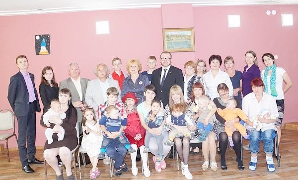 Первый секретарь Приморского крайкома КПРФ Анатолий Долгачев посетил детский приют «Надежда» г.Владивостока