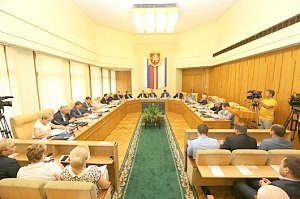 Президиум крымского парламента присудил 10 премий социальным работникам к профессиональному празднику