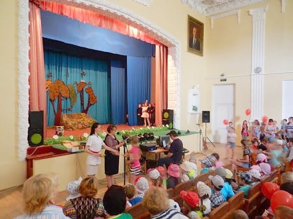 Яркие праздники для сельской детворы от коммунистов Севастополя