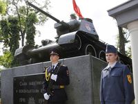 Сергей Аксёнов принял участие в торжественном возложении цветов у Мемориала Славы «Танк Т — 34»