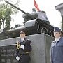 Сергей Аксёнов принял участие в торжественном возложении цветов у Мемориала Славы «Танк Т — 34»