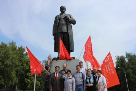 Башкирские коммунисты возложили цветы к памятнику М.И. Калинину