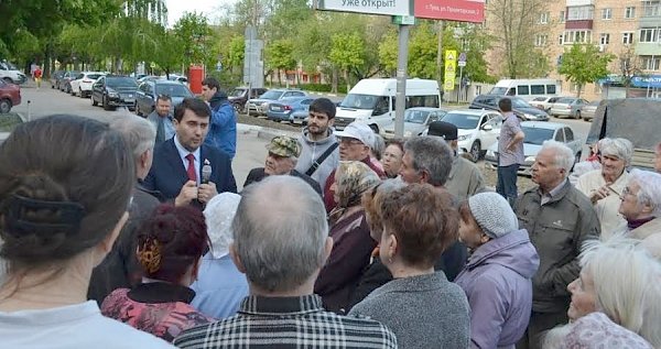 Олег Лебедев продолжает встречи с избирателями, на которых рассказывает об экономической программе и законопроектах КПРФ