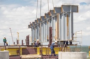 Строители приступили к монтажу пролётов Крымского моста