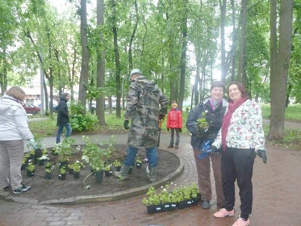Денис Вороненков сделал нижегородцам цветочный подарок