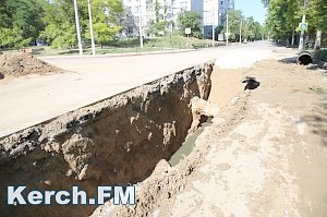 В Керчи в районе Горьковского кольца меняют коллектор, дорога перекрыта