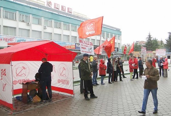 В Благовещенске прошёл пикет «За защиту прав и свобод трудящихся»