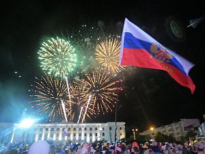 День России в столице Республики Крым: фестиваль «Честь имею», праздничный концерт и салют