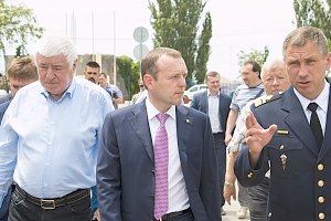 Строительство крупного логистического центра в Керчи станет важным инвестиционным проектом для всей республики, - Константин Бахарев