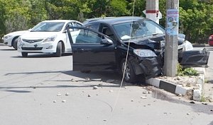 «Опель» врезался в столб